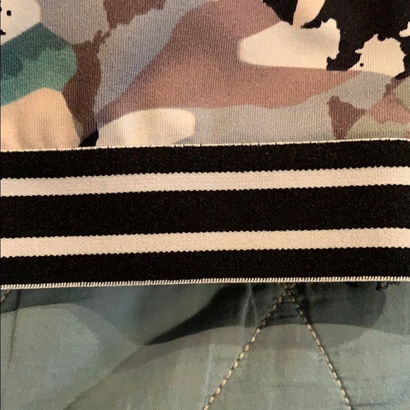 Abstract print sports bra - Picture 3 of 5